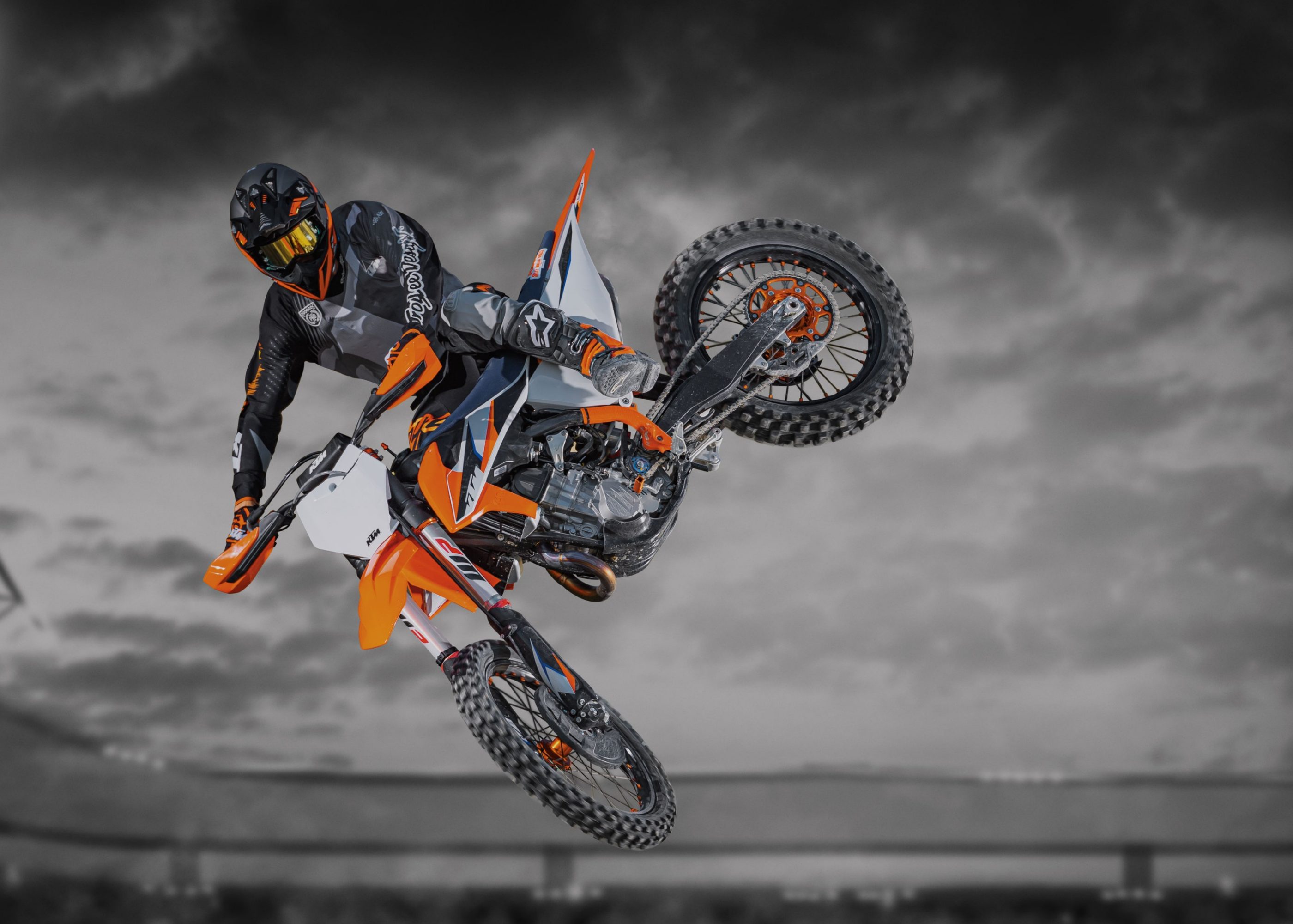 ktm_bike_3.jpg?oneid=q_hsla